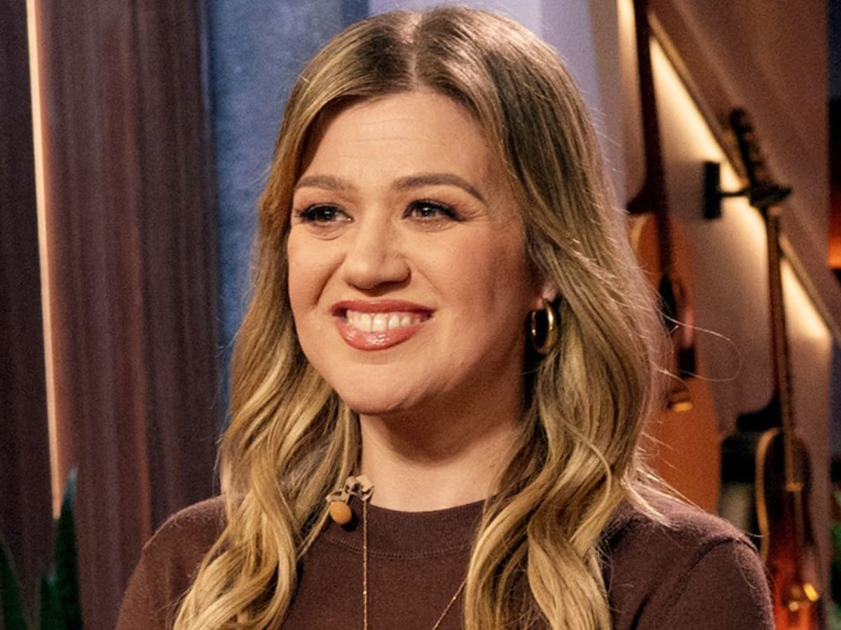 how tall is kelly clarkson